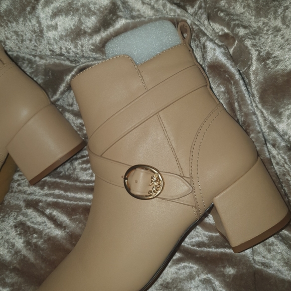 Authentic brand new Coach leather tan boots size 7.5 - Picture 1 of 9